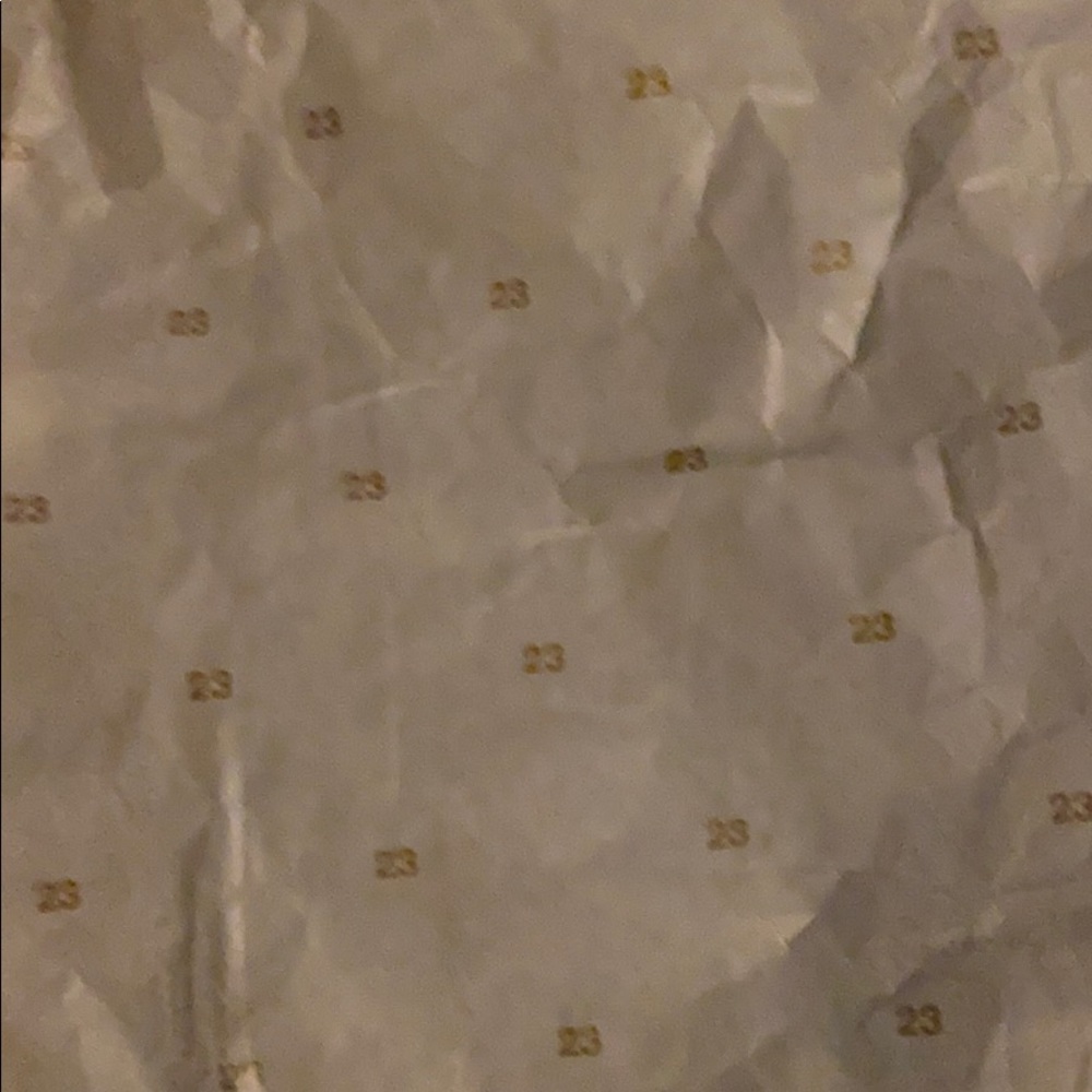 Sneaker reseller - Picture 3 of 5